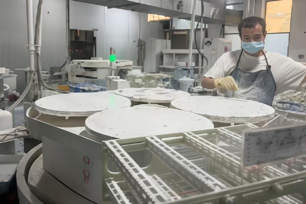 玻璃保护膜工厂